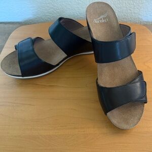 Dansko Black Genuine Leather Strappy Buckle Wedge Slide Sandals Excellent! Sz 38
